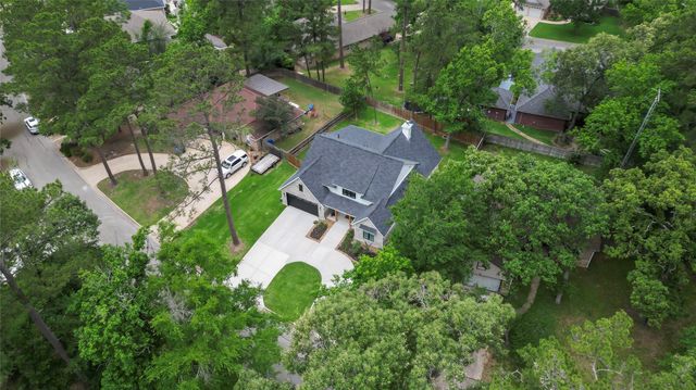 1840 E Lake Drive, Huntsville, TX 77340
