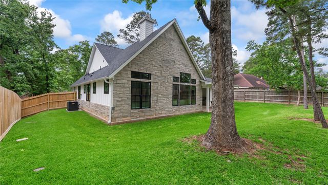 1840 E Lake Drive, Huntsville, TX 77340