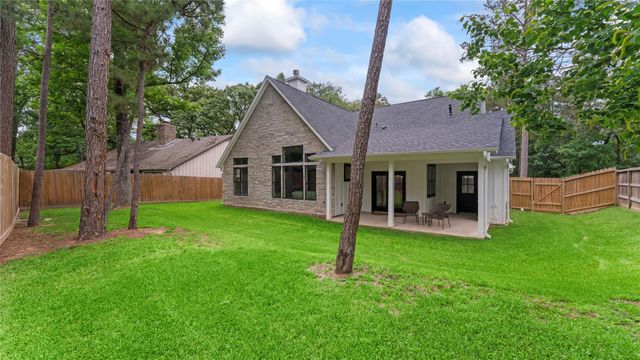 1840 E Lake Drive, Huntsville, TX 77340