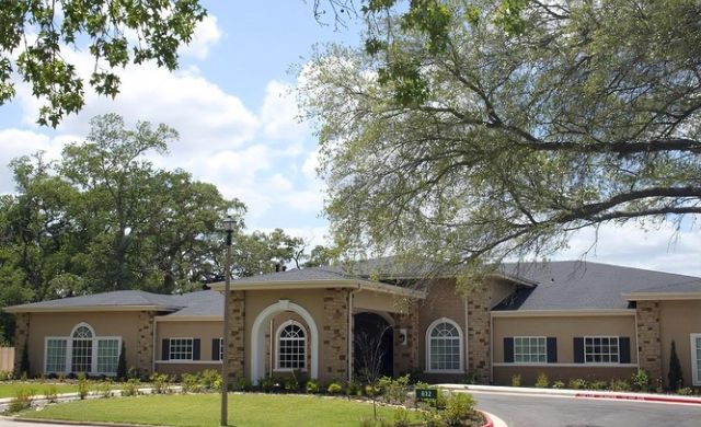1840 E Lake Drive, Huntsville, TX 77340