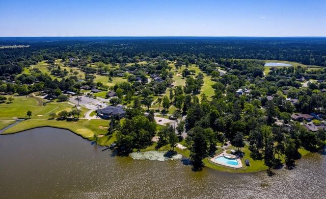 1840 E Lake Drive, Huntsville, TX 77340