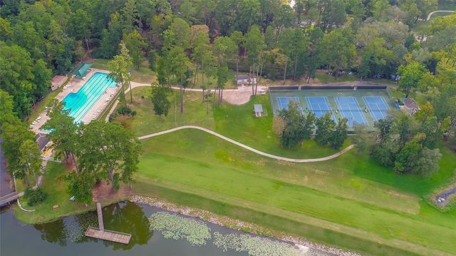 1840 E Lake Drive, Huntsville, TX 77340