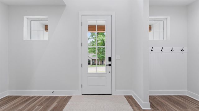 1840 E Lake Drive, Huntsville, TX 77340
