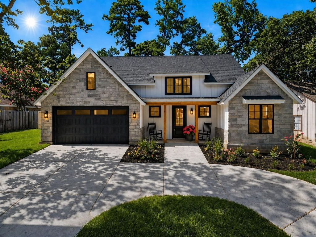 1840 E Lake Drive, Huntsville, TX 77340