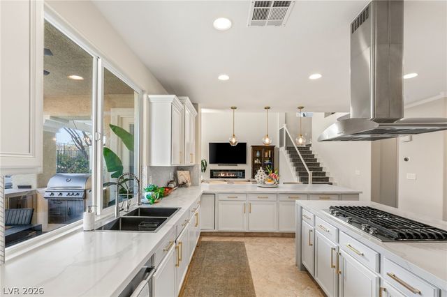 9313 Queen Charlotte Drive, Las Vegas, NV 89145