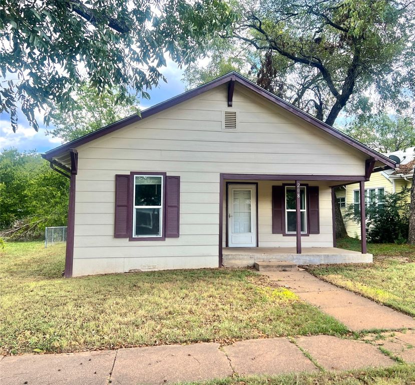 208 S Connellee Avenue, Eastland, TX 76448