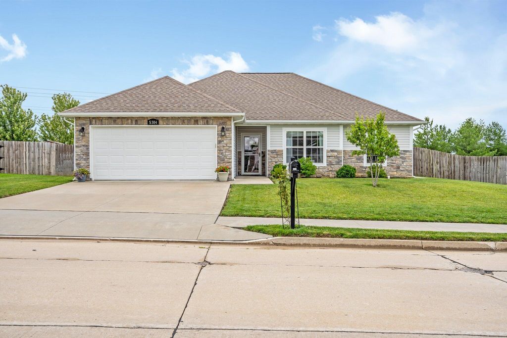 5304 ASPEN RIDGE DR, Columbia, MO 65202