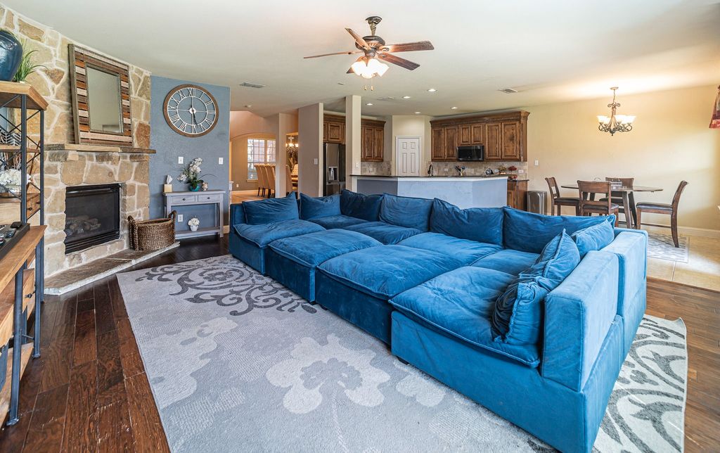 3039 Rosina, Grand Prairie, TX 75054 — photo 2