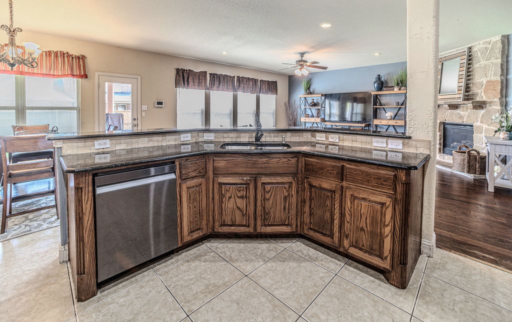 3039 Rosina, Grand Prairie, TX 75054 — photo 5