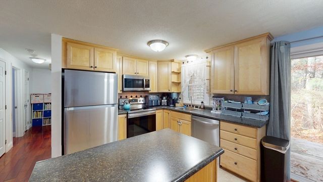 192 Twin Lakes Dr 192, Halifax, MA 02338