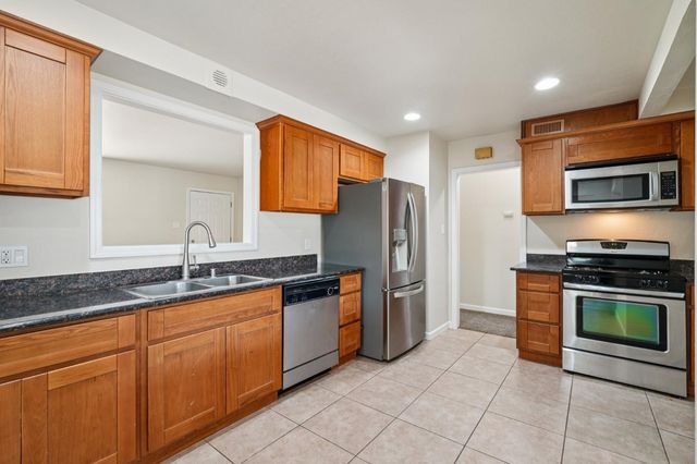 8905 Rosewood Dr, Sacramento, CA 95826