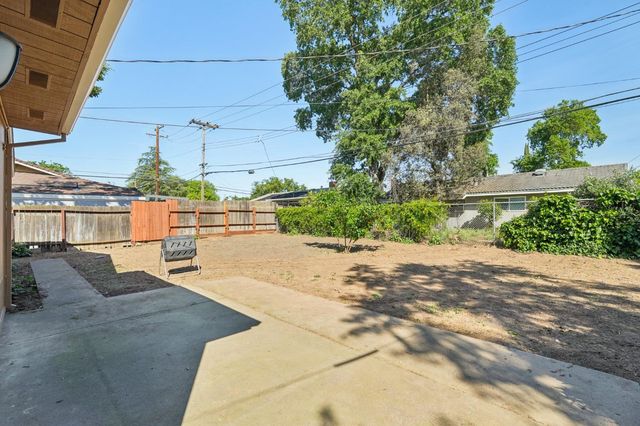 8905 Rosewood Dr, Sacramento, CA 95826