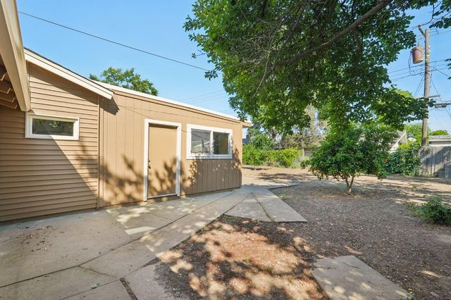 8905 Rosewood Dr, Sacramento, CA 95826