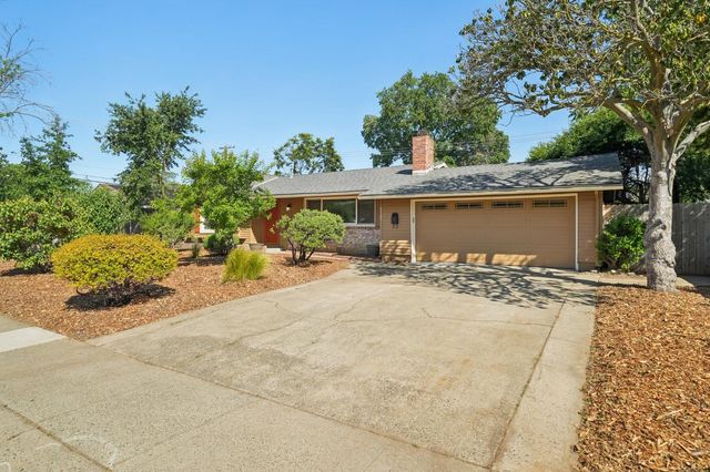 8905 Rosewood Dr, Sacramento, CA 95826