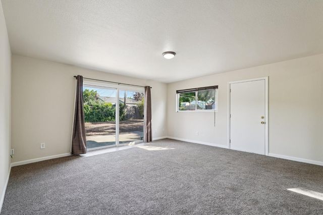 8905 Rosewood Dr, Sacramento, CA 95826