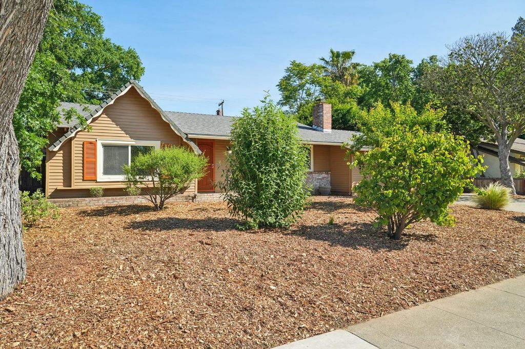 8905 Rosewood Dr, Sacramento, CA 95826