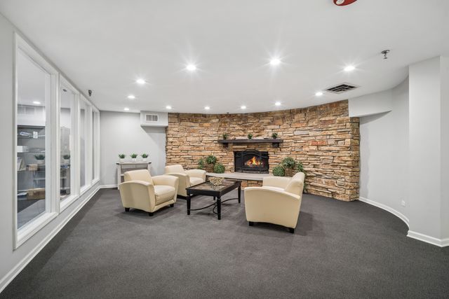 250 W Parliament Place 415, Mount Prospect, IL 60056