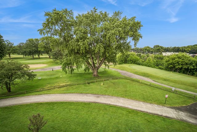 250 W Parliament Place 415, Mount Prospect, IL 60056