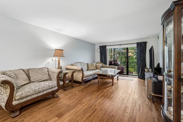 250 W Parliament Place 415, Mount Prospect, IL 60056