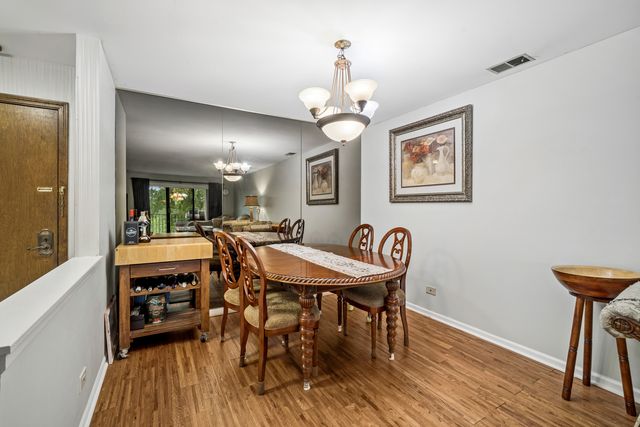 250 W Parliament Place 415, Mount Prospect, IL 60056