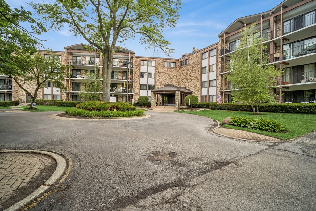 250 W Parliament Place 415, Mount Prospect, IL 60056