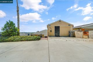 9305 Burr St, Oakland, CA 94605