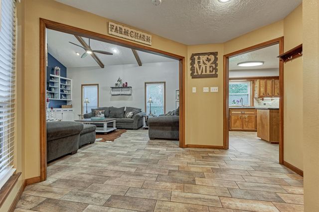 660 Hillcrest Drive, Huntsville, TX 77340