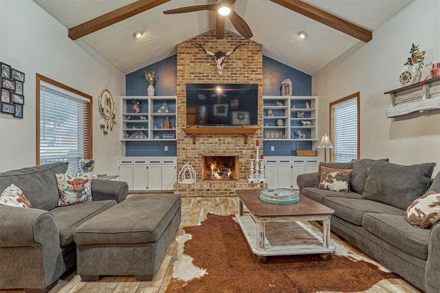 660 Hillcrest Drive, Huntsville, TX 77340