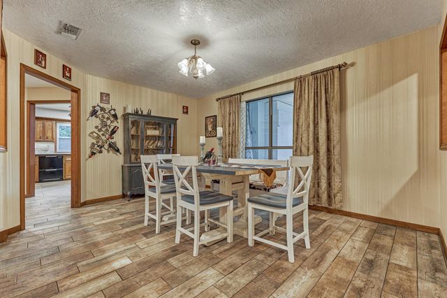 660 Hillcrest Drive, Huntsville, TX 77340