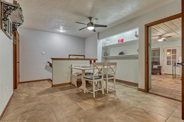 660 Hillcrest Drive, Huntsville, TX 77340