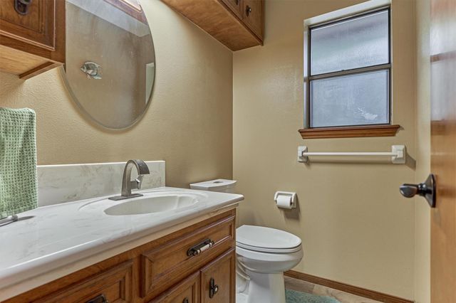 660 Hillcrest Drive, Huntsville, TX 77340