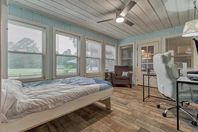 660 Hillcrest Drive, Huntsville, TX 77340