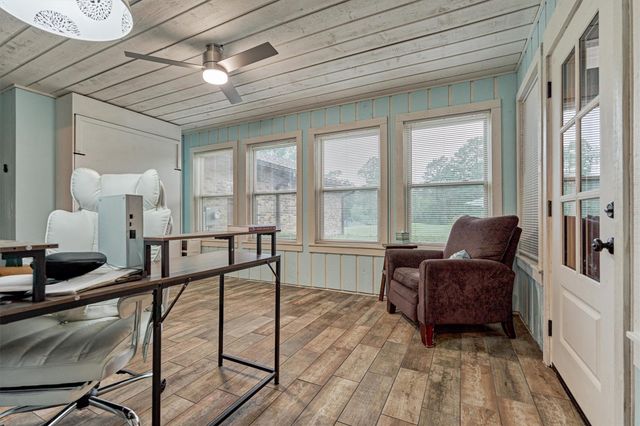 660 Hillcrest Drive, Huntsville, TX 77340