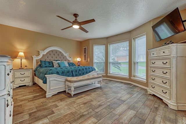 660 Hillcrest Drive, Huntsville, TX 77340