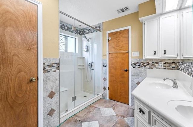 660 Hillcrest Drive, Huntsville, TX 77340