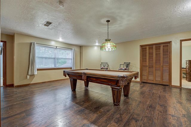 660 Hillcrest Drive, Huntsville, TX 77340