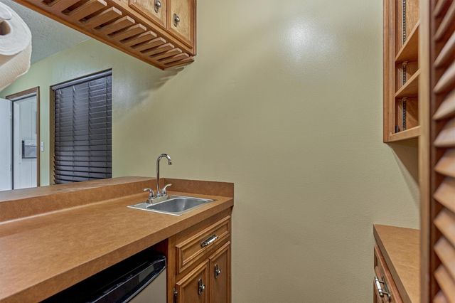 660 Hillcrest Drive, Huntsville, TX 77340