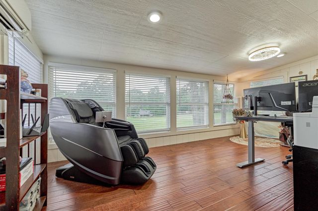 660 Hillcrest Drive, Huntsville, TX 77340