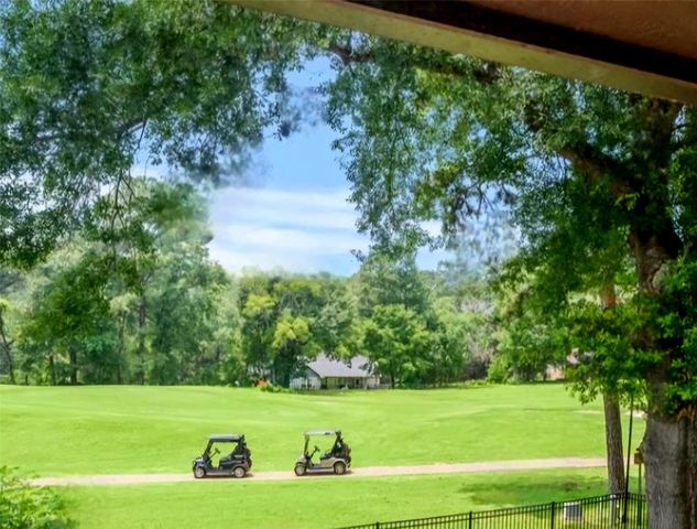660 Hillcrest Drive, Huntsville, TX 77340