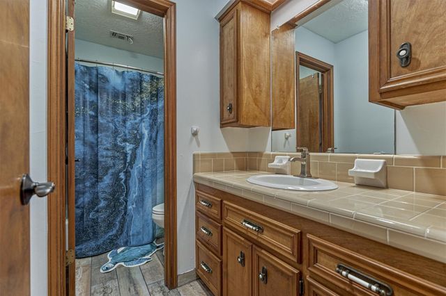 660 Hillcrest Drive, Huntsville, TX 77340