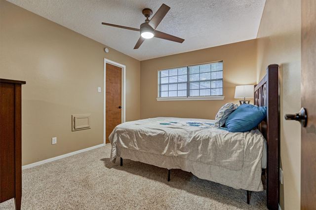 660 Hillcrest Drive, Huntsville, TX 77340