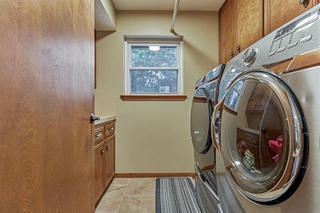 660 Hillcrest Drive, Huntsville, TX 77340