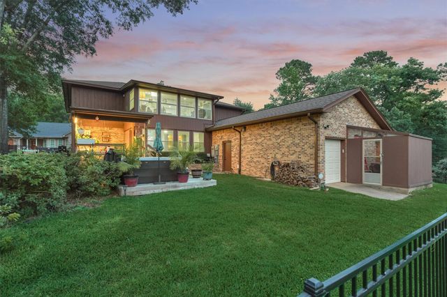 660 Hillcrest Drive, Huntsville, TX 77340
