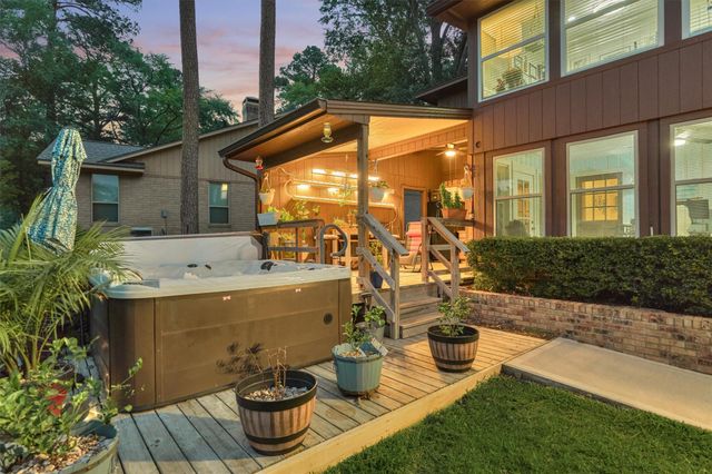 660 Hillcrest Drive, Huntsville, TX 77340