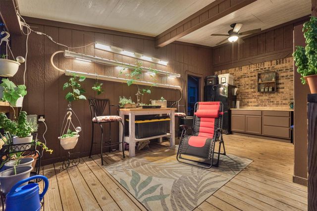 660 Hillcrest Drive, Huntsville, TX 77340