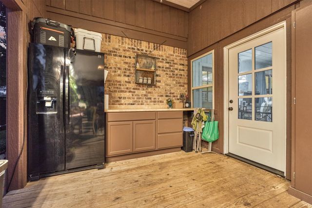 660 Hillcrest Drive, Huntsville, TX 77340