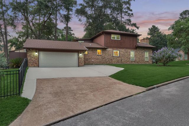 660 Hillcrest Drive, Huntsville, TX 77340