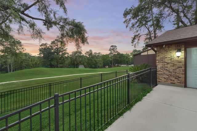 660 Hillcrest Drive, Huntsville, TX 77340