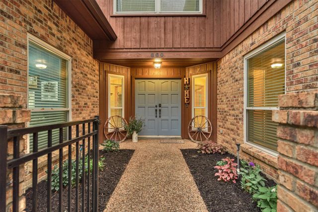 660 Hillcrest Drive, Huntsville, TX 77340