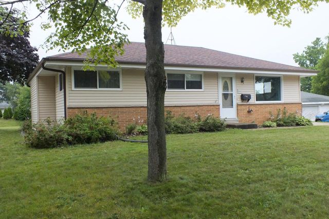 W151N8369 Thomas DRIVE, Menomonee Falls, WI 53051